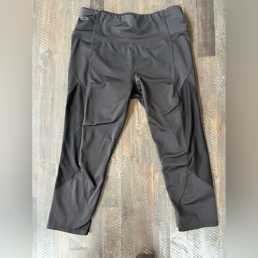 Athleta Women’s Black Laser Mesh Cropped Athletic Leggings - M